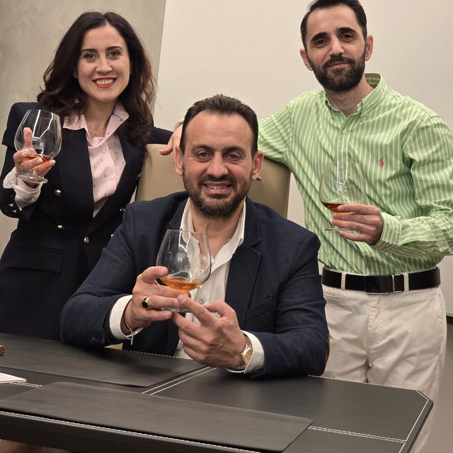 לקוחות מאסטוב ביום חתימה על עסקה